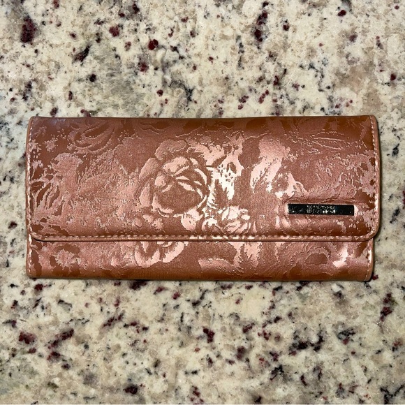 Kenneth Cole Reaction Floral Blush Pink Wallet Dusty Rose Excellent Condition - Picture 1 of 8